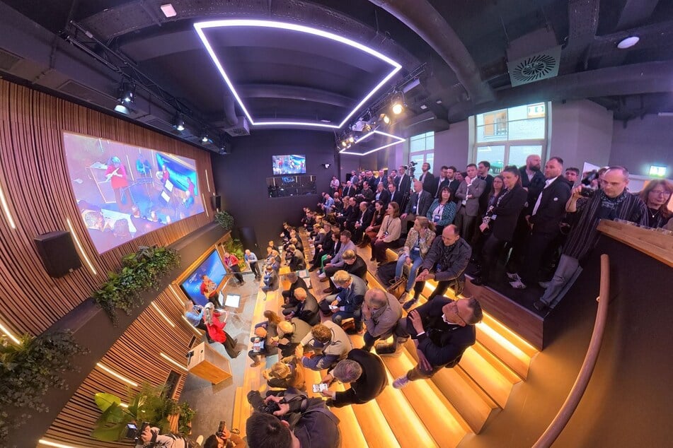 Im hauseigenen Entertainment-Bereich feierten zahlreiche Gäste aus Politik und Wirtschaft am Mittwoch den Startschuss von Sachsens erstem Games Hub: dem R42 in Leipzig.