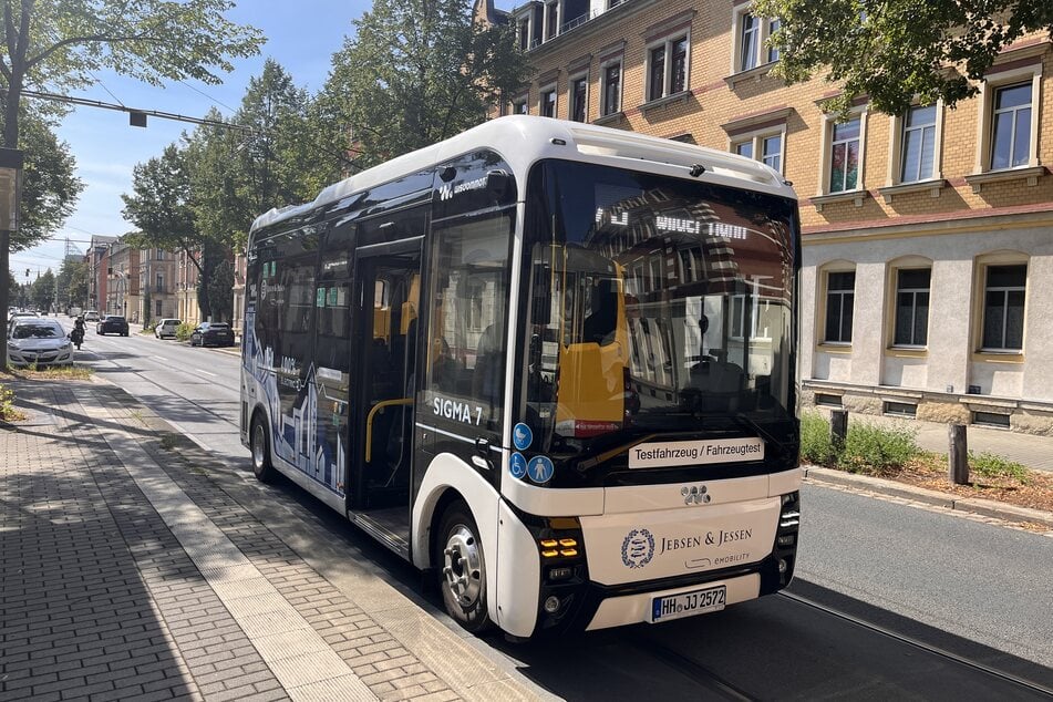 Nachdem die DVB bereits einen Elektrobus des Typs SIGMA 7 getestet haben, kommt ab Freitag ein längeres und breiteres Modell probehalber zum Einsatz.