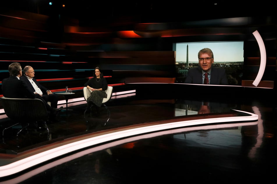 Am Mittwochabend sprach Moderator Markus Lanz (55, l.) mit ZDF-Korrespondent Elmar Theveßen (57, r.) über die US-Wahl.