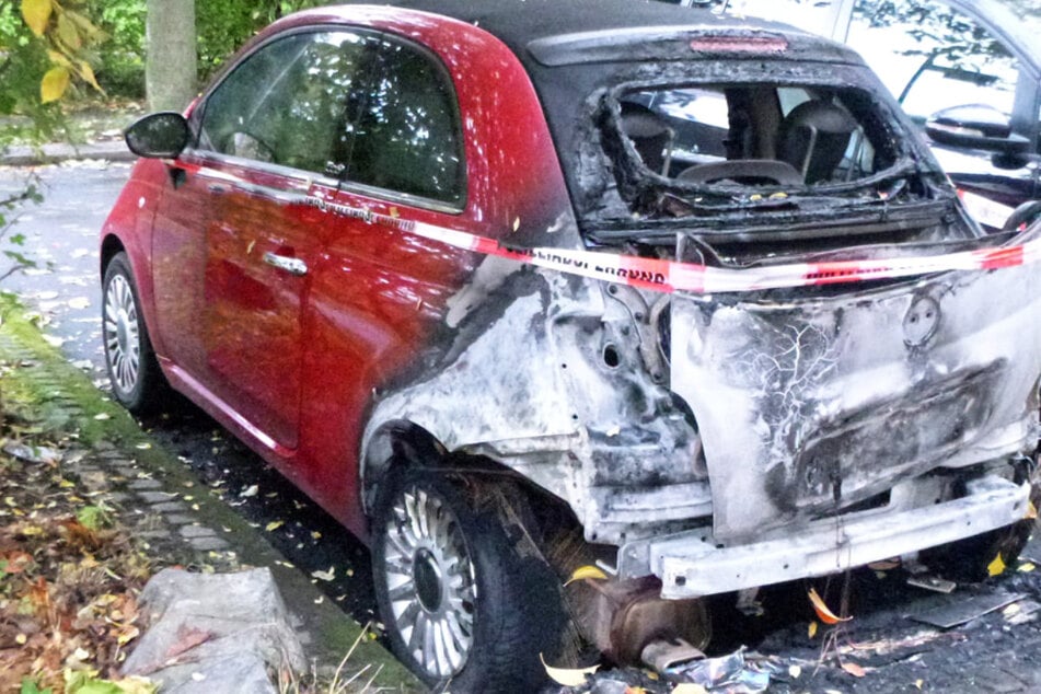 In der Berlepschstraße in Kassel stand am Montagabend ein Fiat 500 in Flammen - die Polizei geht von Brandstiftung aus und sucht Zeugen.