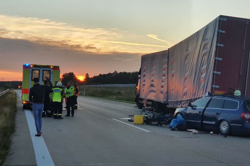 Rettungskräfte am Unfallort.