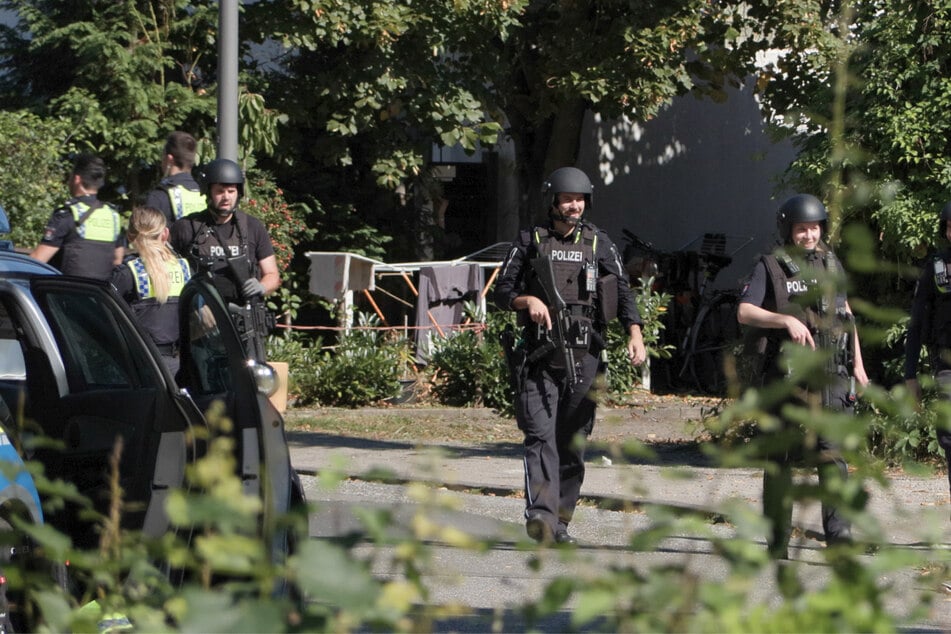 Am Samstagmittag entdecke ein Zeuge eine Person mit einer vermeintlichen Schusswaffe in Hamburg.
