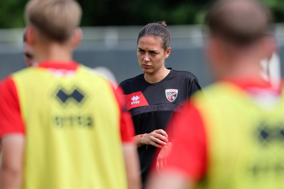 Sabrina Wittmann (33) ist die erste Cheftrainerin im deutschen Profi-Fußball.