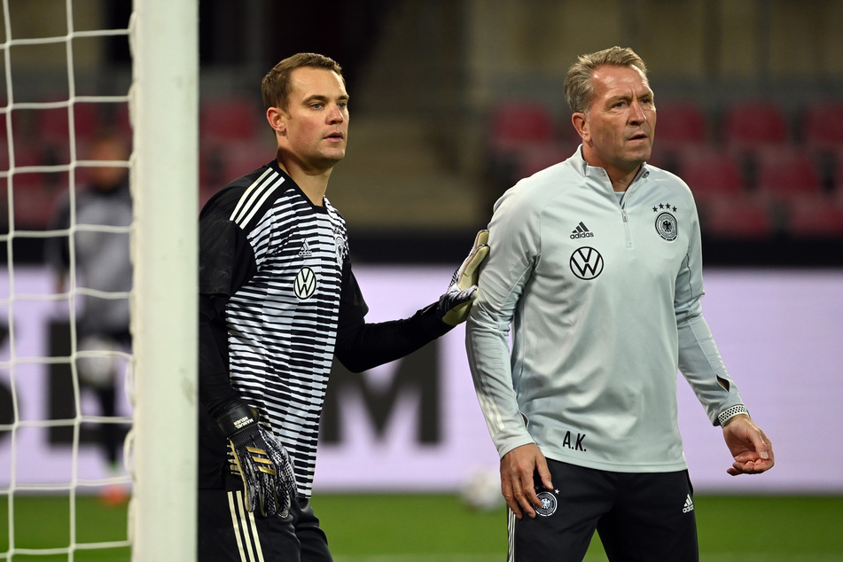 Deutschlands Torwart Manuel Neuer (35, l.) und Torwarttrainer Andreas Köpke (59, r.).