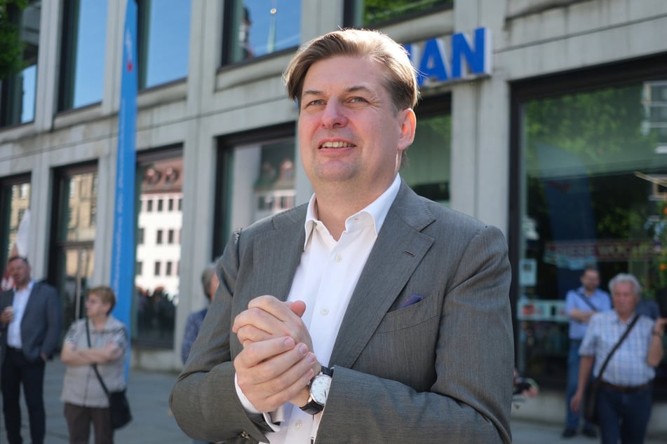 Maximilian Krah (47, AfD) in Chemnitz auf einer Kundgebung seiner Partei. Es war sein erster öffentlicher Auftritt nach Bekanntwerden des Spionagefalls bei seinem Mitarbeiter.