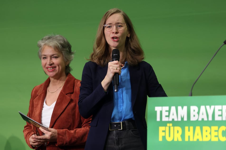 Von AfD-Verbot bis zum Thema Enteignung sollen etliche Punkte aus dem 131-seitigen Antragsbuch auf dem Grünen-Parteitag in Landshut abgearbeitet werden.