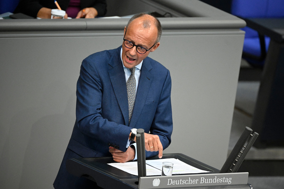 CDU-Chef Friedrich Merz (67) hat sich offen über weitere Gespräche zu möglichen Waffenlieferungen an die bedrängte Ukraine gezeigt.