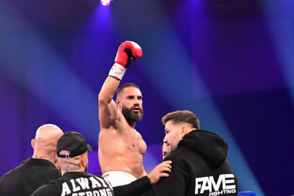 Bei "Fame Fighting" war Emmy Russ (26) noch die größte Unterstützerin vom späteren Sieger Aleks Petrovic (34).