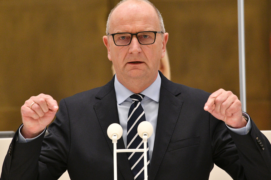 Brandenburgs Ministerpräsident Dietmar Woidke (SPD) drängt auf Klärung der Frage zu schärferen Corona-Regeln in ganz Deutschland.