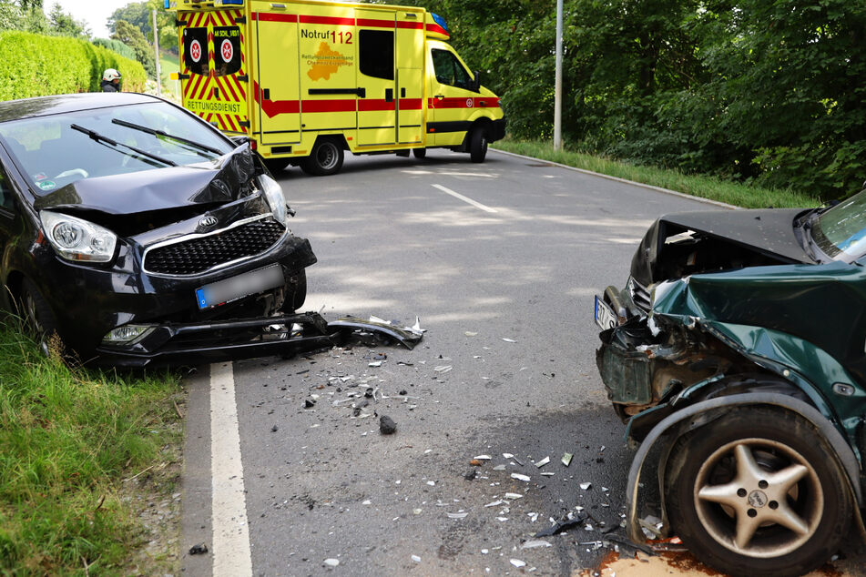 Frontal-Crash im Erzgebirge: Beide Fahrerinnen im Krankenhaus
