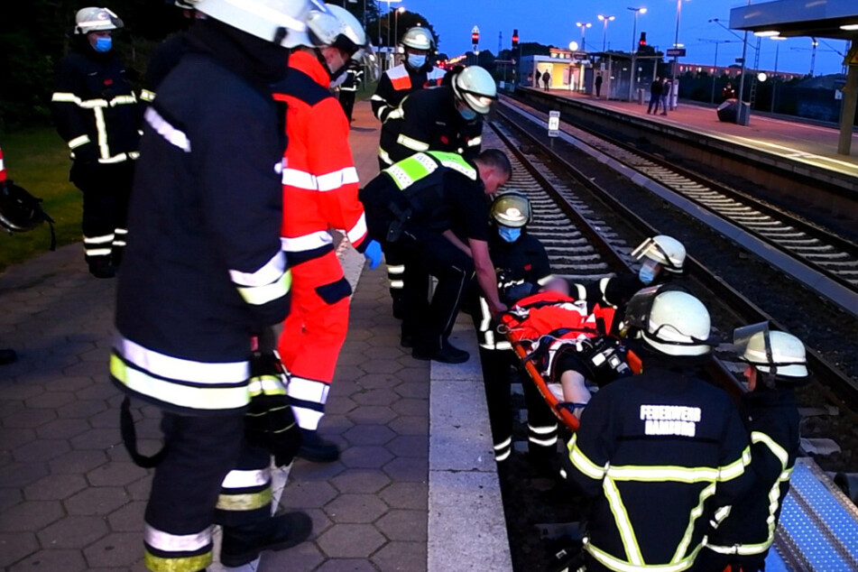 Der Junge wurde von der Feuerwehr in Sicherheit gebracht.