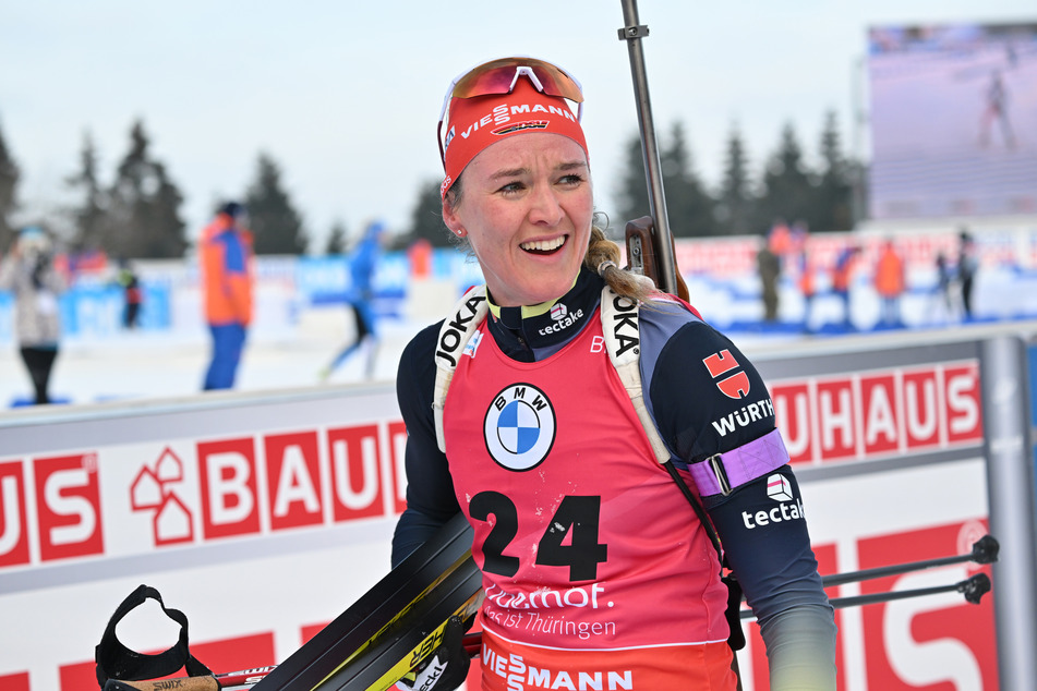 Hat Grund zum Lachen: Denise Herrmann-Wick (34) sicherte sich bei der WM in Oberhof sensationell die Goldmedaille.