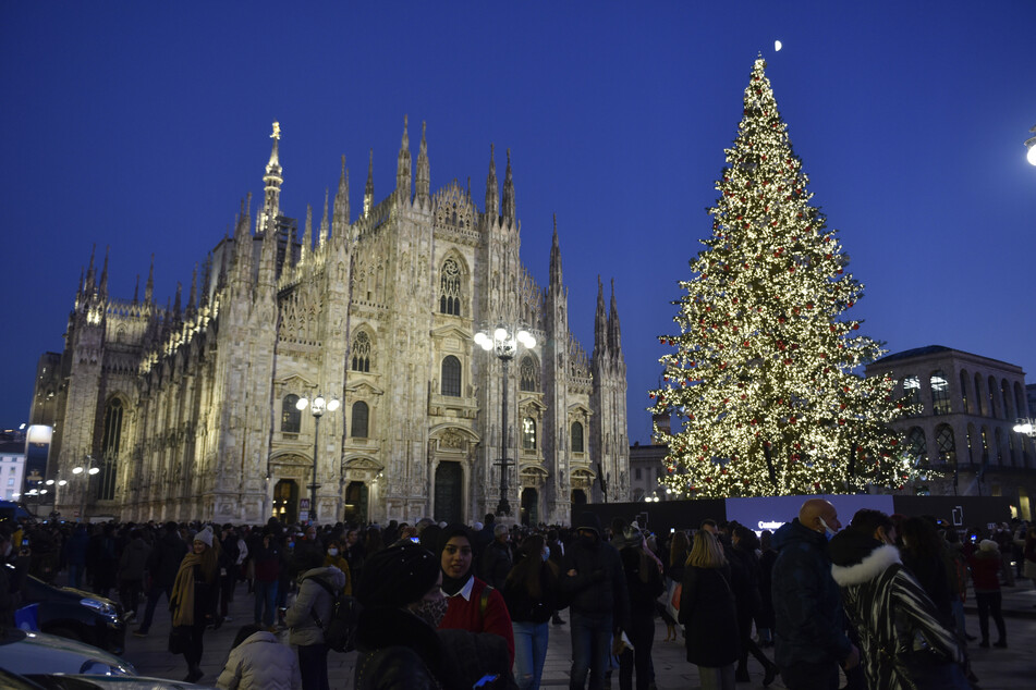 Wegen sexueller Übergriffe in der Silvesternacht in der norditalienischen Metropole Mailand ermittelt die Polizei.