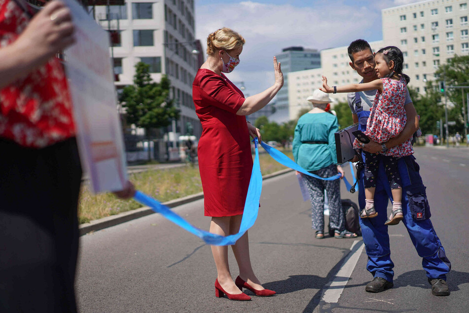 Franziska Giffey (42, SPD) ist eine prominente Teilnehmerin der Demonstration "Unteilbar", die am Sonntag in Berlin stattfand.