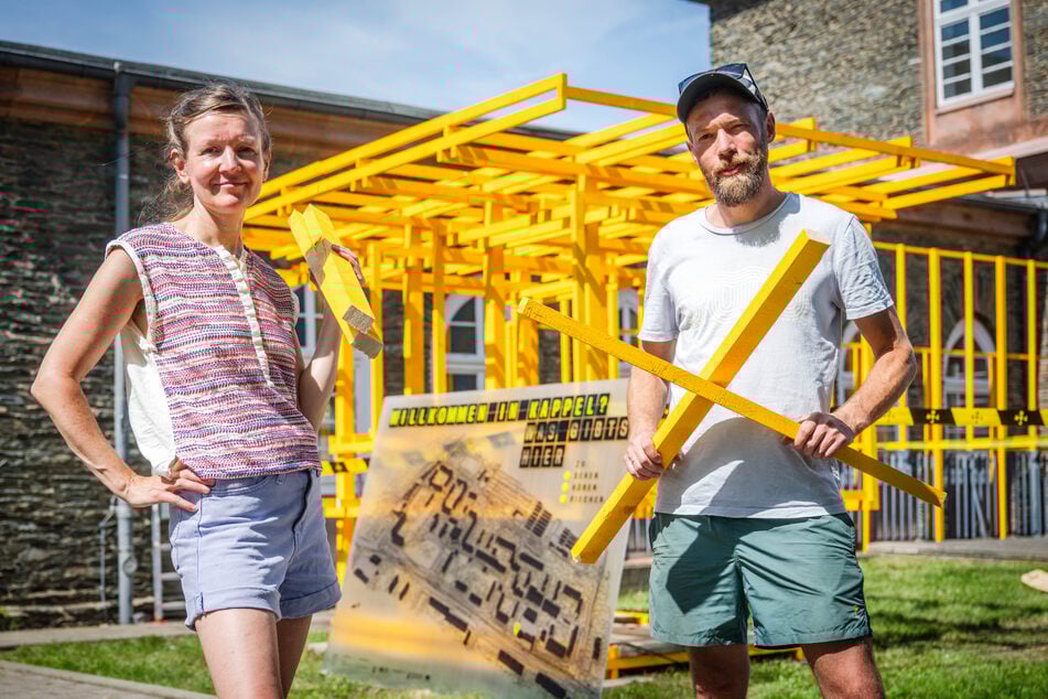 Janine Schlimpert (50) und Robert Ilgen (51) sind das Künstler-Duo "Pop Up Ma Parol" und konzipierten den Kiosk.