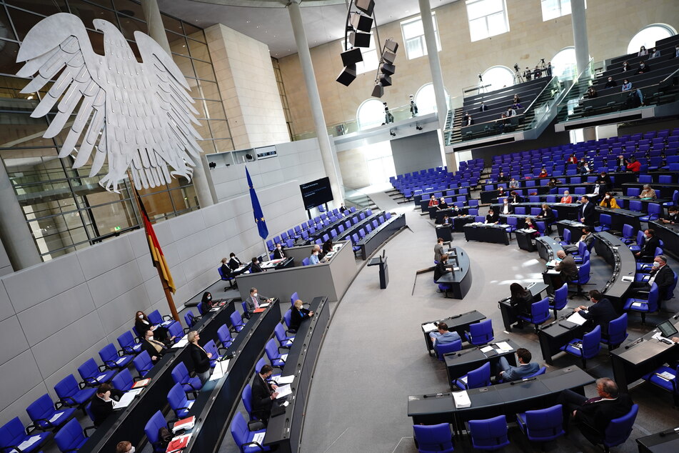 Im Bundestag wird am Freitag ab 9 Uhr über das Infektionsschutzgesetz beraten. (Symbolbild)