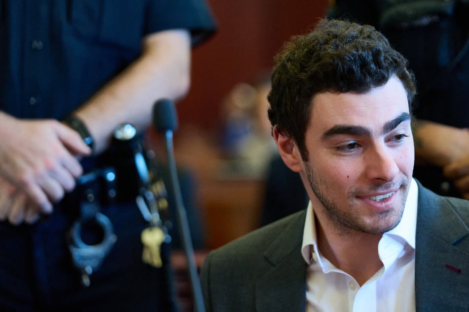 Man arrested after posing as FBI agent to free Luigi Mangione from jail