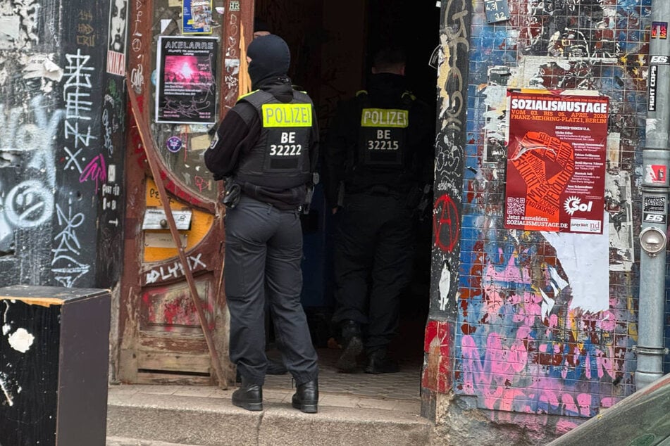 Die Razzia richtet sich gegen Linksextremisten und Anarchisten.