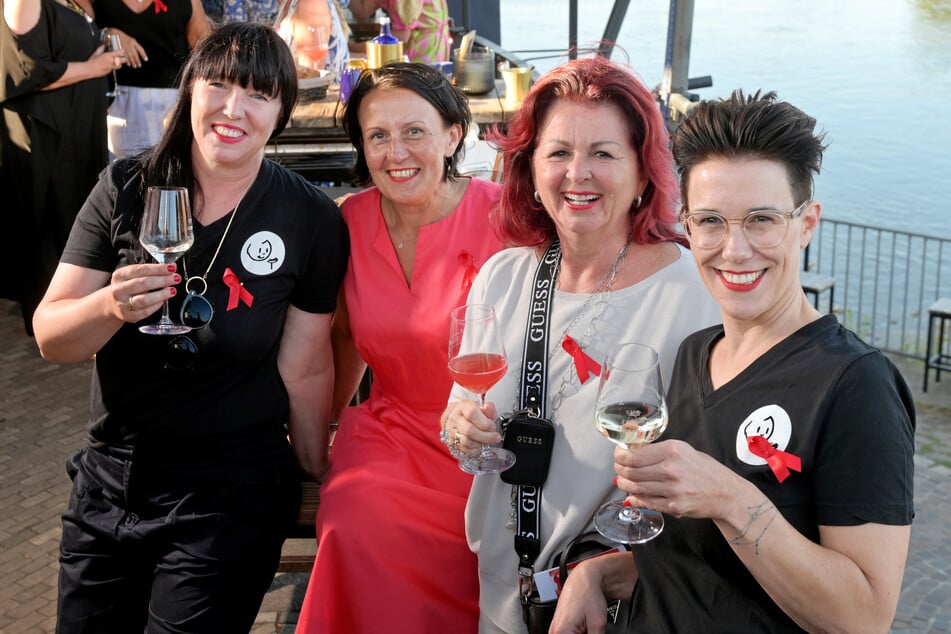 Bei der Hope-Lounge dabei (v.l.): Susanne Meyer-Götz (48), Barbara Oehlke (54), Viola Klein (65) und Simone Meyer-Götz (43).