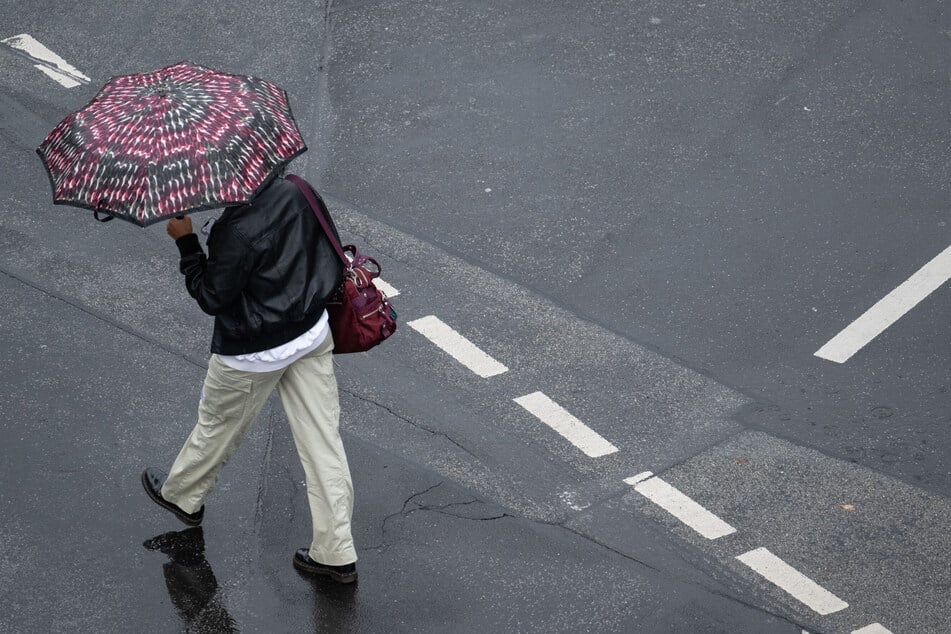 Einen Regenschirm dabei zu haben, dürfte sich als sehr gute Idee erweisen.