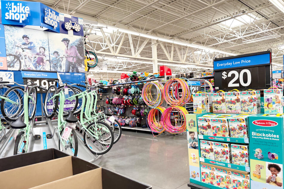 Smart shoppers are now flocking to Walmart to grab these great bargains.