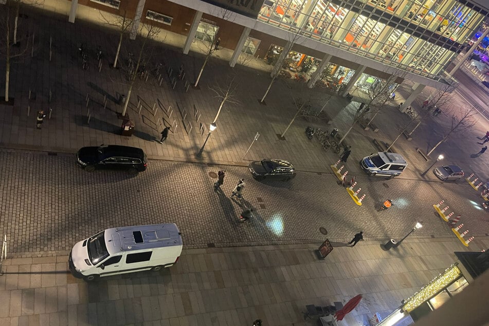 Dresden: SEK-Einsatz am Kulturpalast: Was ist denn hier los?