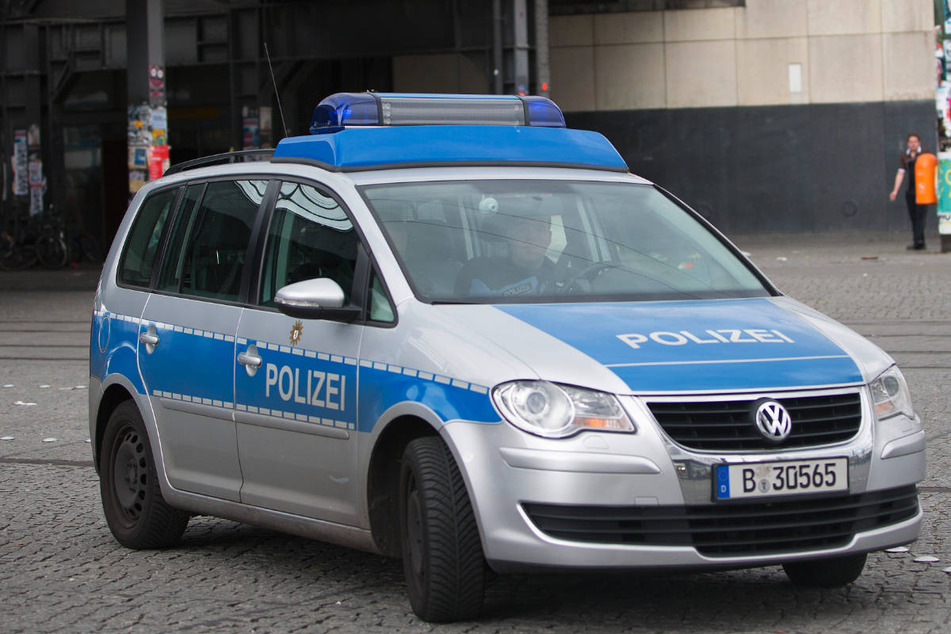 Tankstellen-Überfall in Berlin: Mitarbeiter (25) mit Pistole bedroht