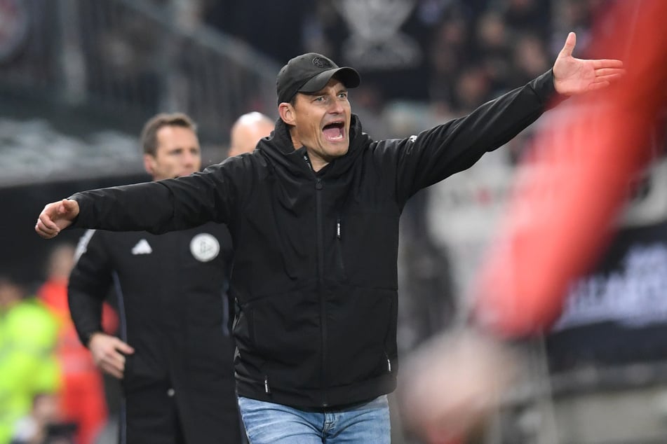 Cheftrainer Alexander Blessin (52) ist sich der Schwere der Aufgabe gegen Union Berlin bewusst.