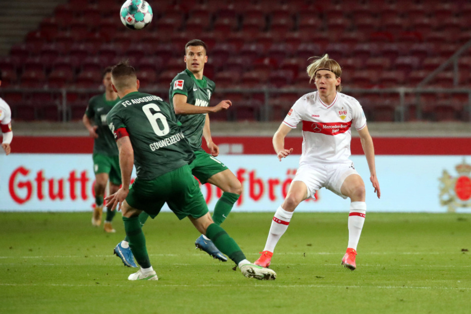 Luca Mack (20) feiert gegen den FC Augsburg sein Bundesliga-Debüt.