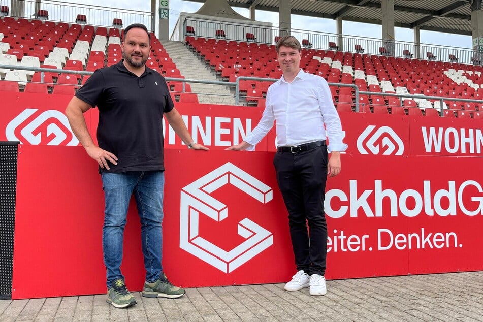 Robert Eckhold (l.) und FSV-Geschäftsführer André Beuchold. Eckhold ist nicht nur Sponsor des FSV, sondern auch Vorstand bei Auftakt-Gegner Lok Leipzig.