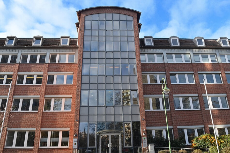 Das Landgericht Dessau-Roßlau in Sachsen-Anhalt verkündete das Urteil. Der Angeklagte kann noch Revision einlegen.