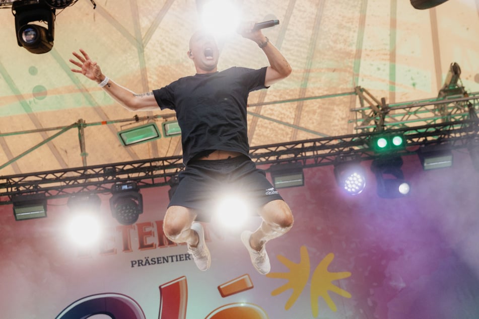 Sprung vom DJ-Pult: Oli. P bot dem Publikum bei "Halle Olé" eine energiegeladene Show.