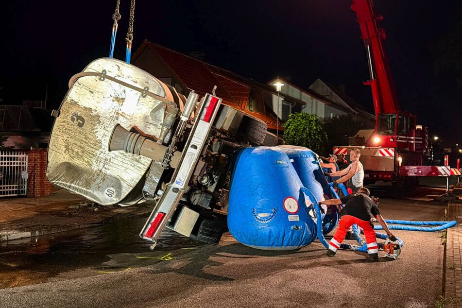 Die Bergungsarbeiten haben bis tief in die Nacht angedauert.