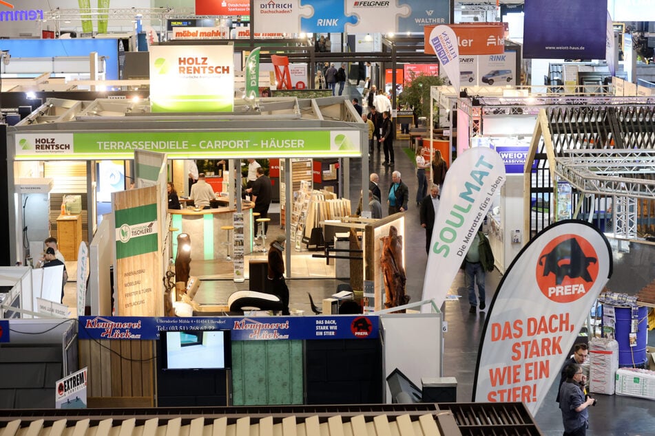 Tickets für Erwachsene kosten Freitag 8 Euro, Samstag und Sonntag 12 Euro. Für Ermäßigte kostet es an allen Tagen 6 Euro.