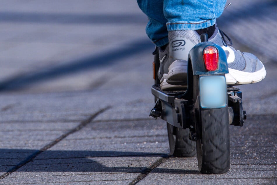 Es ist ein weiterer Todesfall im Zusammenhang mit einem E-Scooter. (Symbolbild)