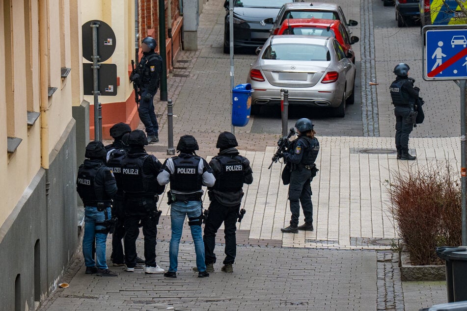 In Hessens Landeshauptstadt Wiesbaden ereignete sich am Donnerstag ein polizeilicher Großeinsatz.