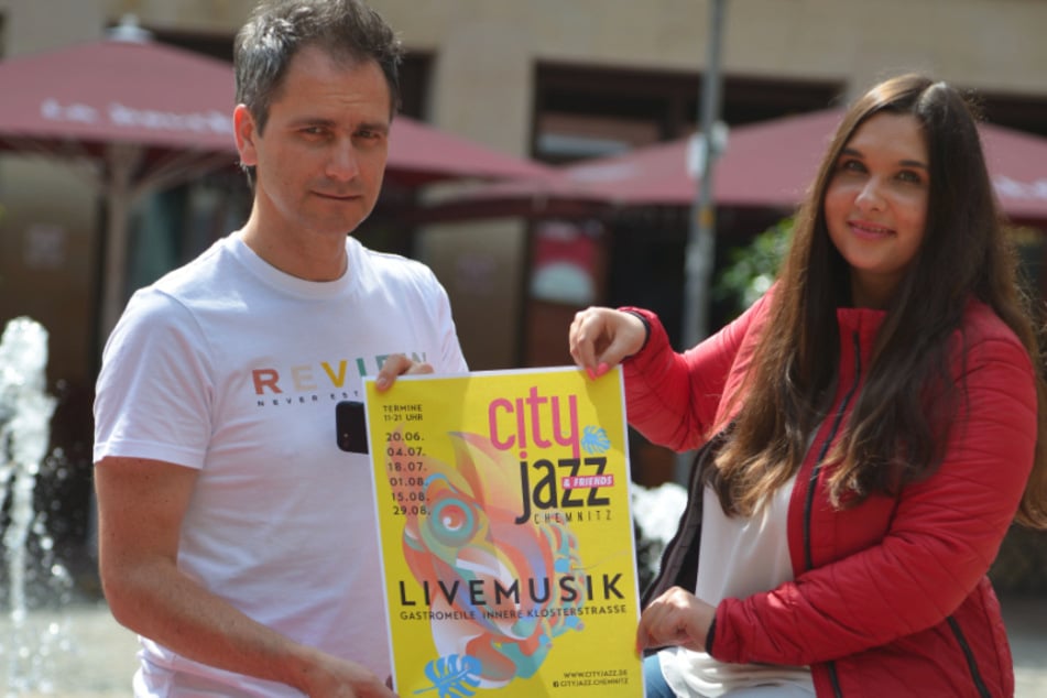 Sven Hertwig (49) und Lena Ludewig (23) von Exclusive Events organisieren "City Jazz" diesmal als Dauerbrenner für die Kneipenmeile.