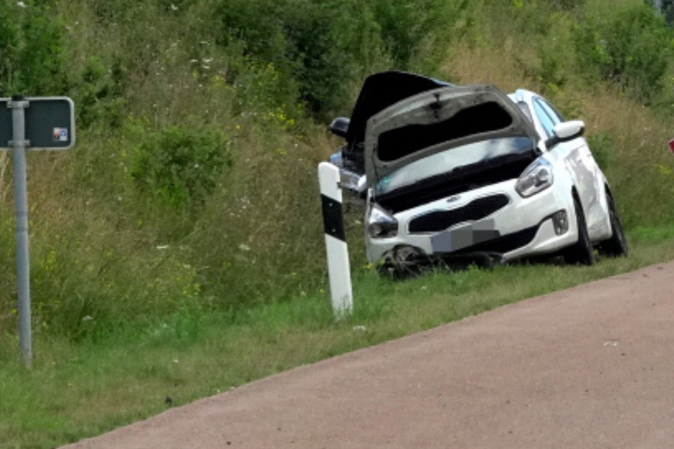 Unfall A72: Drei Autos zusammengestoßen, ein Fahrer im Krankenhaus: Wieder schwerer Unfall auf A72