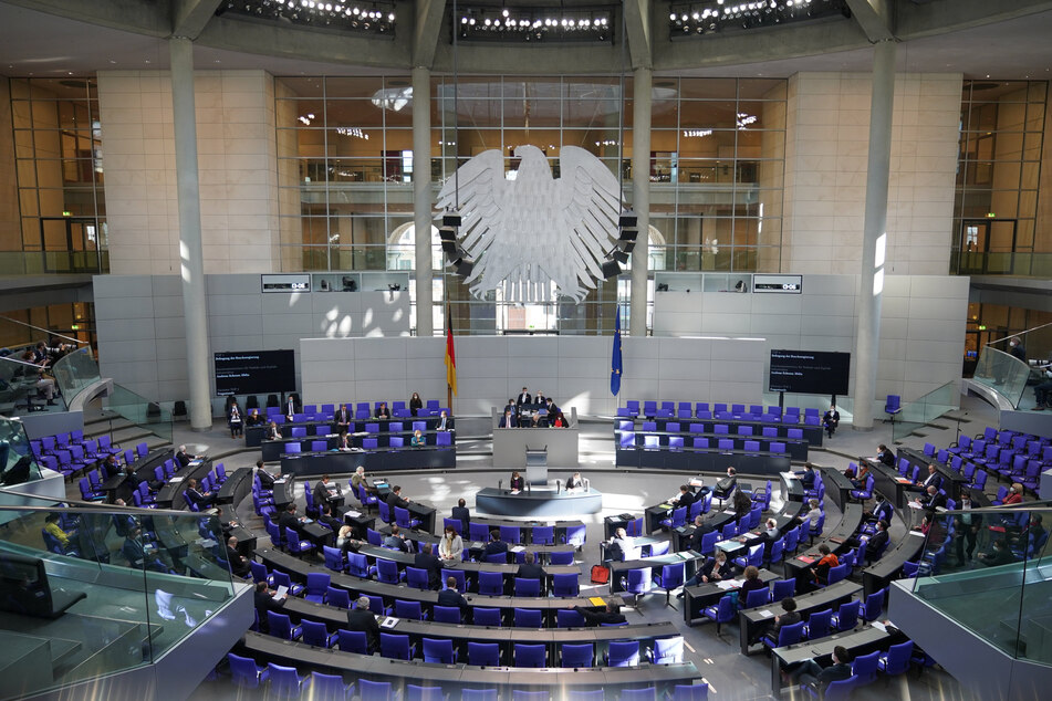 Der Bundestag soll am heutigen Mittwoch die geplante Corona-Notbremse beschließen.