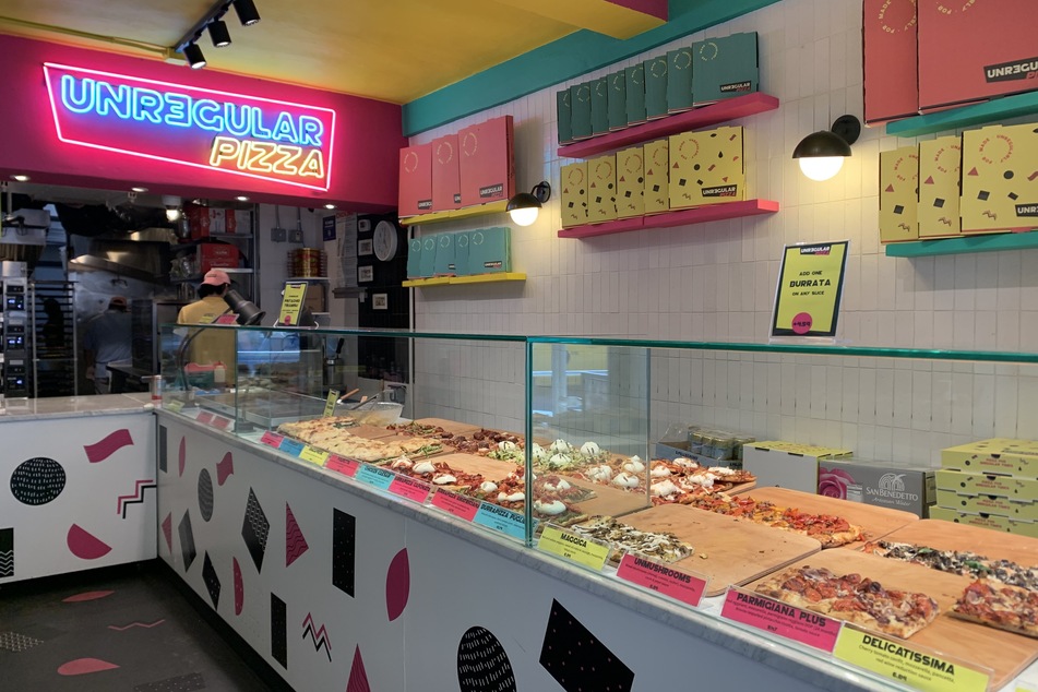 Ein Blick in das Innere des Ladens "Unregular Pizza" in New York.