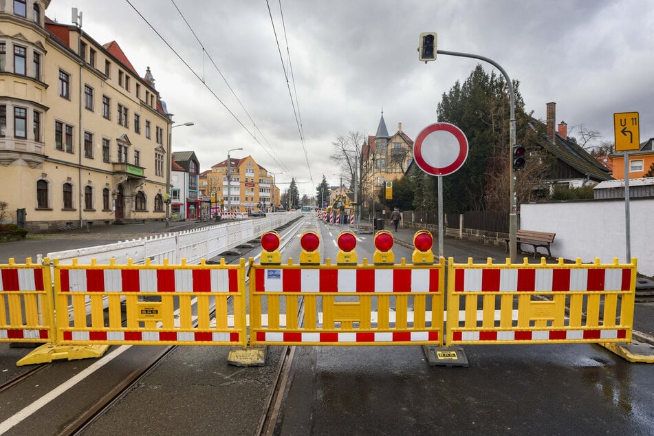 Die Bautzner Landstraße in Bühlau bleibt bis Ende Februar Baustelle.