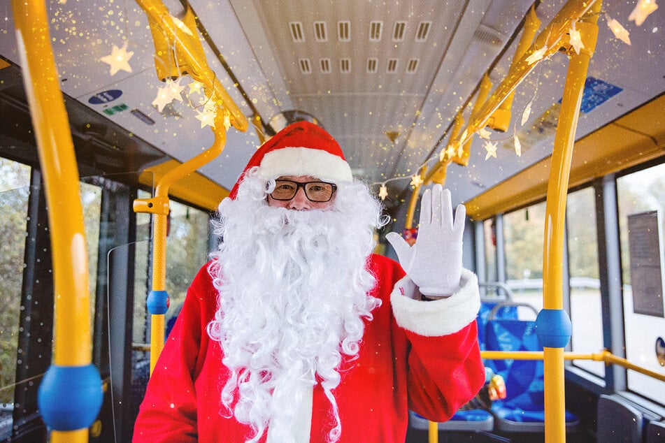 Jedes Jahr verkleidet sich Scholz als Weihnachtsmann in seinem Bus und sorgt für leuchtende Kinderaugen.