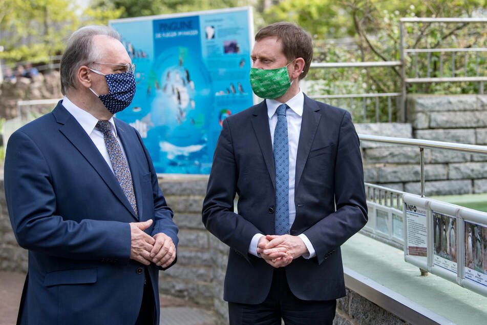 Im Bergzoo Halle trafen die beiden Ministerpräsidenten aufeinander.