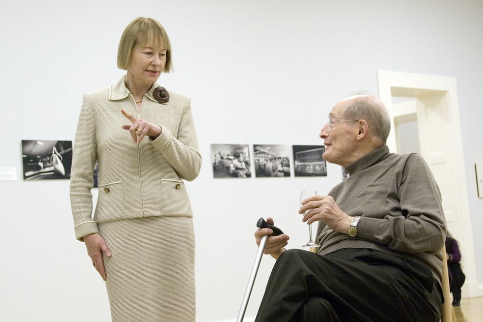 Hans Günter Flieg (heute 100) mit der damaligen Kunstsammlungen-Direktorin Ingrid Anneliese Mössinger.