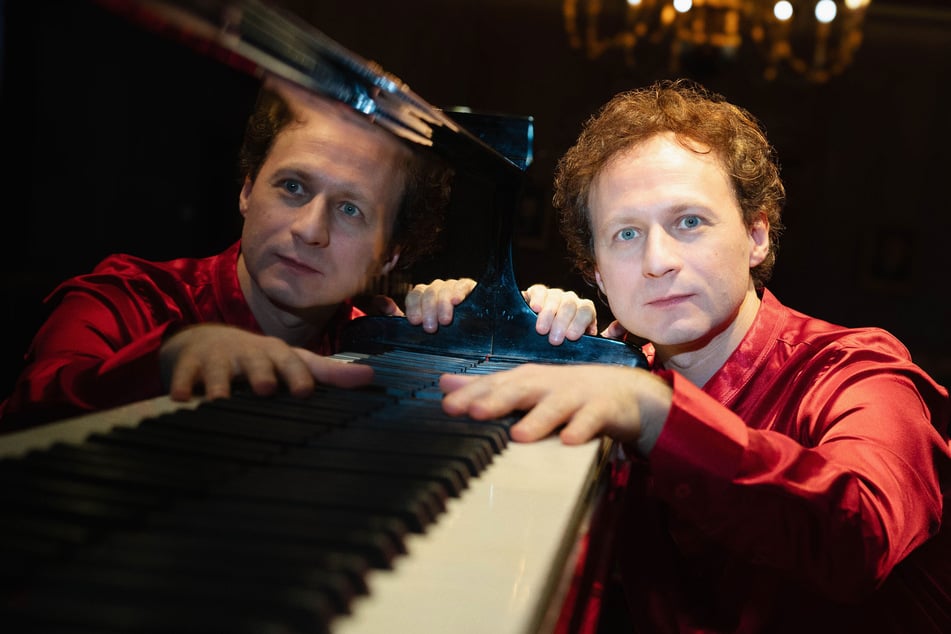 Schon mit sechs Jahren hat Leon Gurvitch sich in die klassische Musik verliebt. Nach seiner Ausbildung (u. a. Klavier, Geige, Dirigieren) gründete er 2000 das genreübergreifende "Leon Gurvitch Project", das Klassik, Jazz, Klezmer und Weltmusik verbindet.