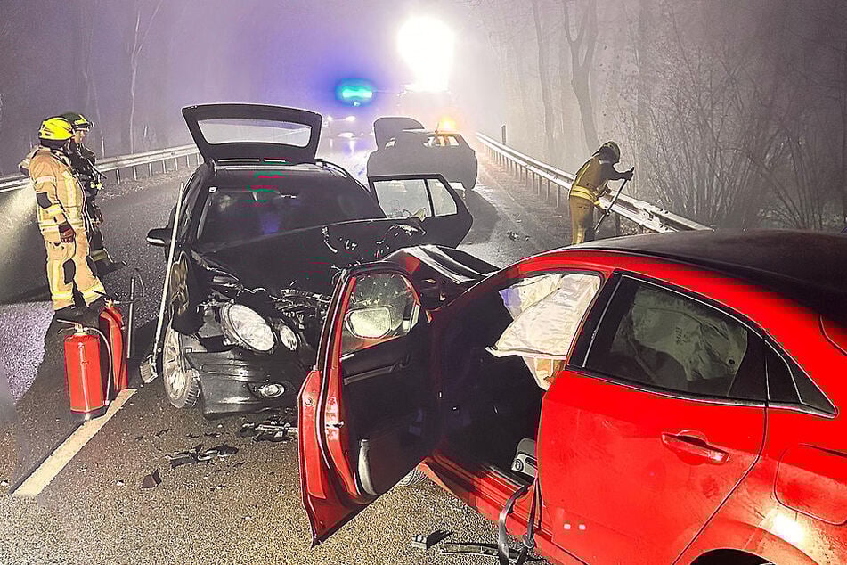 Die Feuerwehr kümmerte sich um die Aufräumarbeiten vor Ort.