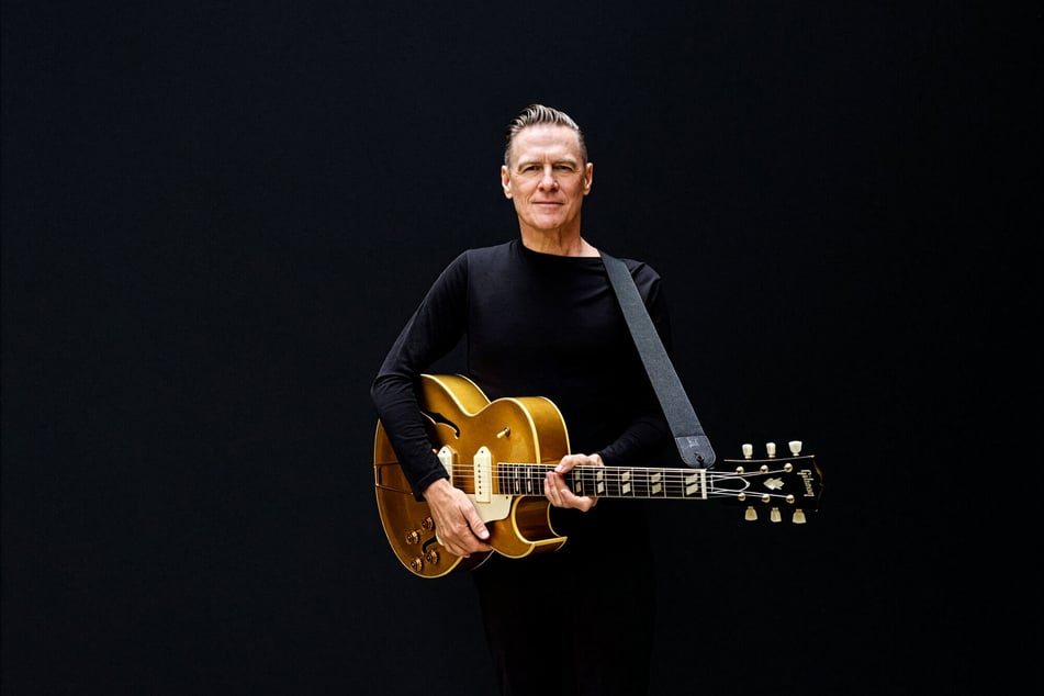 Bryan Adams (66) spielt im August 2027 in Dresden.