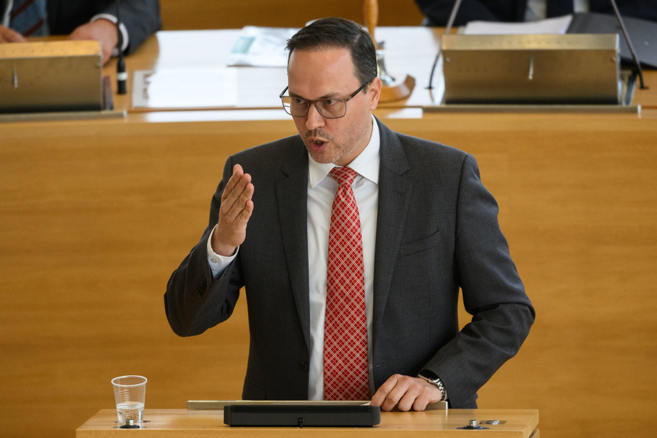 Der SPD-Fraktionsvorsitzende im Sächsischen Landtag, Dirk Panter (49), hält die Sparpläne des sächsischen Finanzministers für den falschen Weg. (Archivbild)