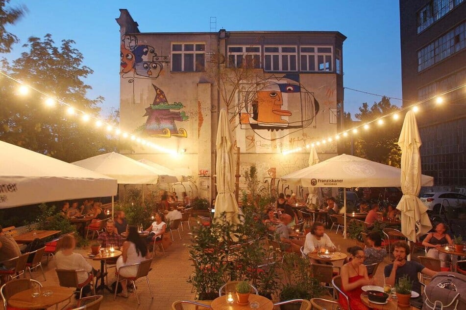 Die Dreiturmspringer GmbH sucht Mitarbeiter für Restaurants und Feinkostgeschäfte.