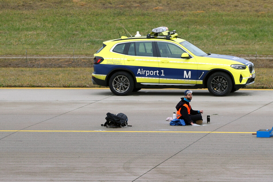 München: Klima-Kleber am Flughafen: Landebahn in München musste gesperrt werden!